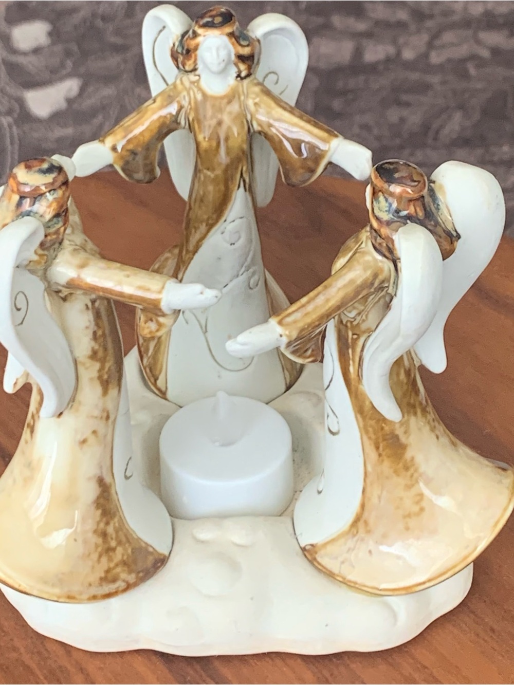 Decorative tealight holder with three women